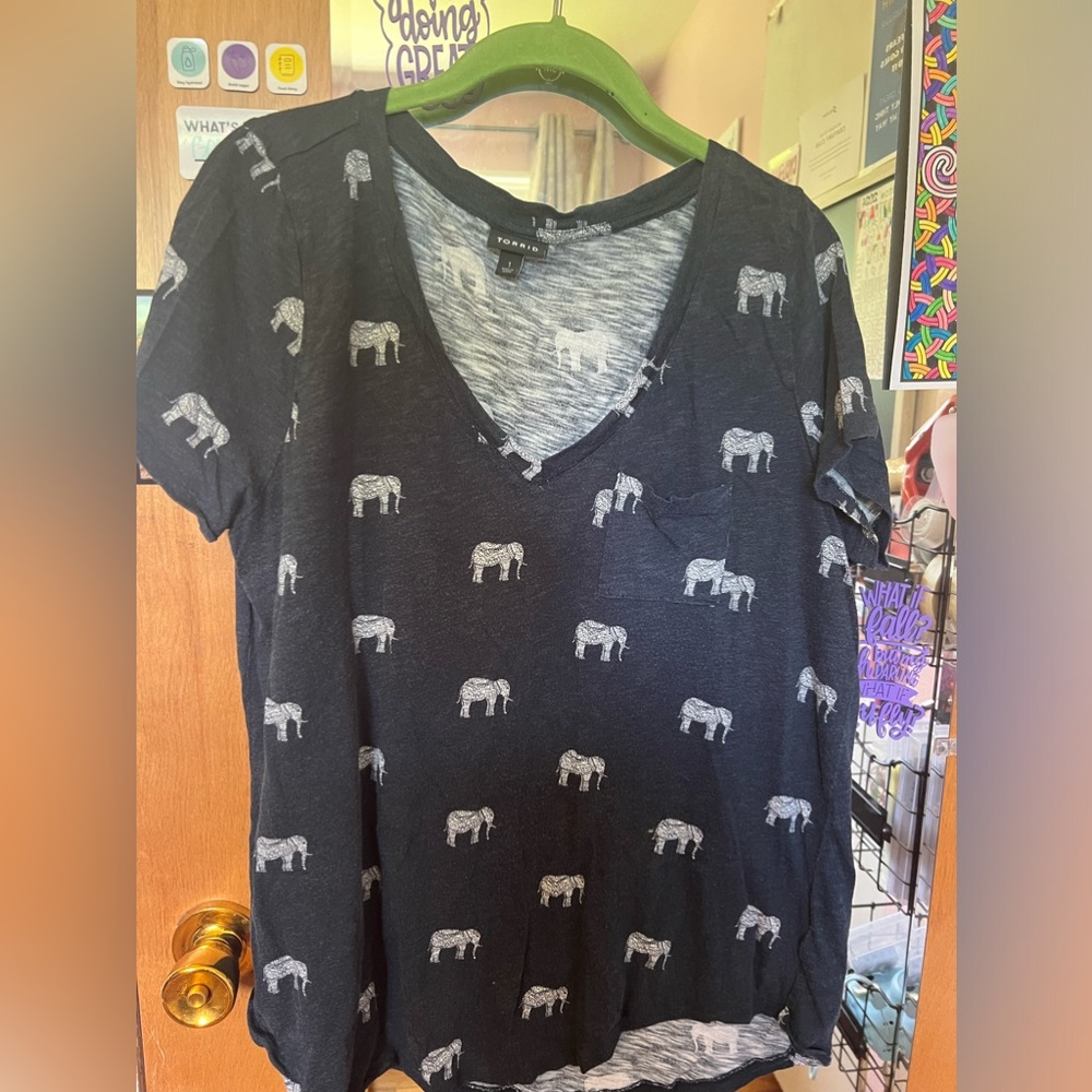 Top with elephants, navy blue